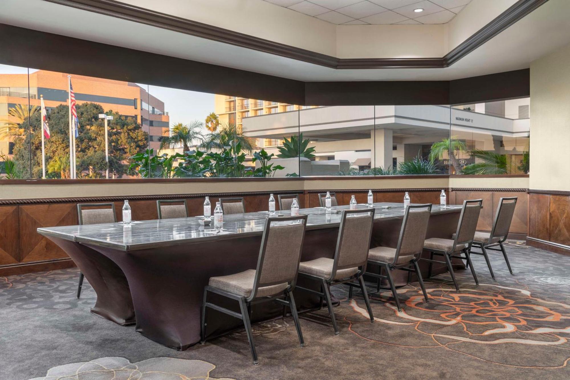 Hilton Orange County/Costa Mesa Hotel Exterior foto
